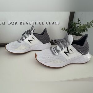 New Balance Women's Fresh Foam Roav Running Sz 5.5